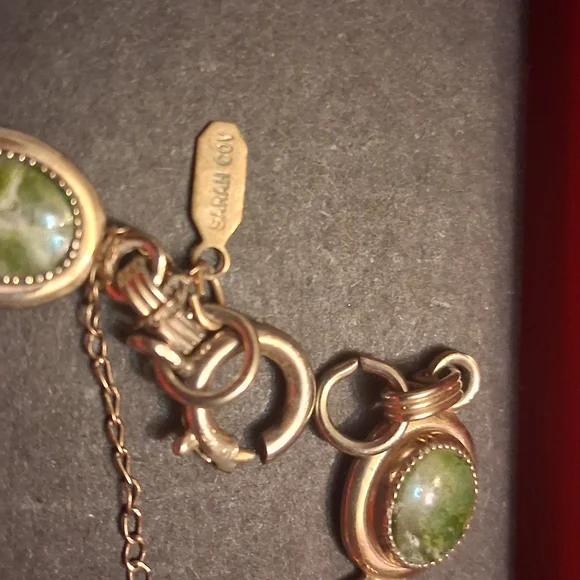 Sarah Coventry Green and Gold Bracelet - Picture 2 of 3